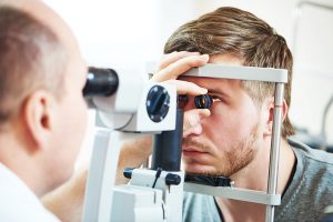 Por que o oftalmologista é o profissional que deve cuidar dos seus olhos?